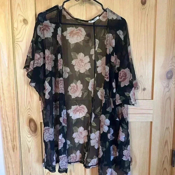 Women’s floral sheer cover up size medium - Picture 3 of 7